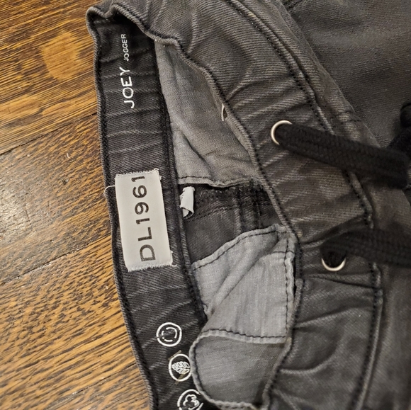 DL1961 Joey jogger jeans, size 18M - Picture 2 of 4
